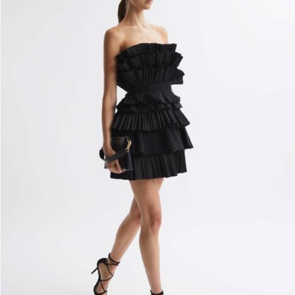 Short tiered strapless dress